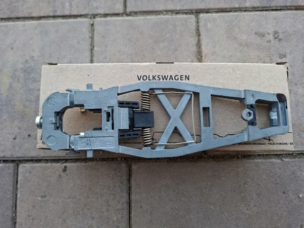 Soporte manija puerta VW T6.1 OEM 7LA837885 izquierdo image 3