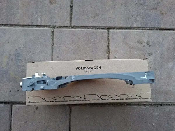 Soporte manija puerta VW T6.1 OEM 7LA837885 izquierdo image 4