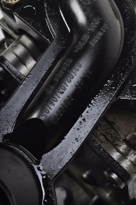 BMW E90 E91 2.0D Oljetank 7810823 7810773 image 7