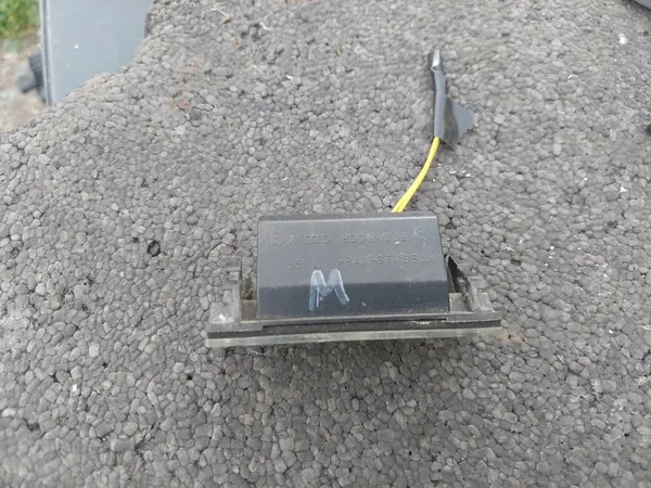 AUDI A4 B5 Lift Sedan Luz de Placa Esquerda image 4