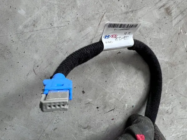 Cabo Porta USB OEM 96120-H8301 para Kia Stonic image 3