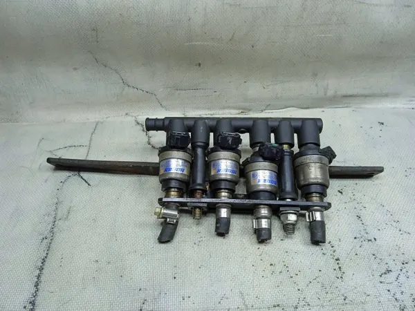 Riel de inyección GLP OEM 67R-010092 para VW Golf V 1.4 image 3