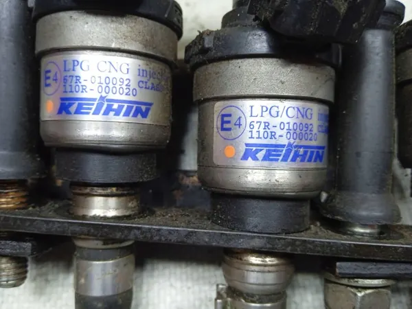 Riel de inyección GLP OEM 67R-010092 para VW Golf V 1.4 image 5