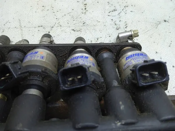 Riel de inyección GLP OEM 67R-010092 para VW Golf V 1.4 image 6