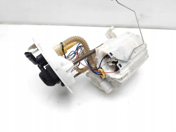 Audi A4 Kraftstoffpumpe OEM 8K0919050H 2.0 TDI image 2