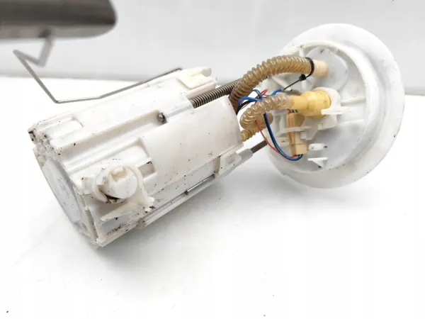 Audi A4 Kraftstoffpumpe OEM 8K0919050H 2.0 TDI image 3