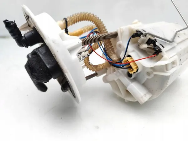 Audi A4 Kraftstoffpumpe OEM 8K0919050H 2.0 TDI image 5