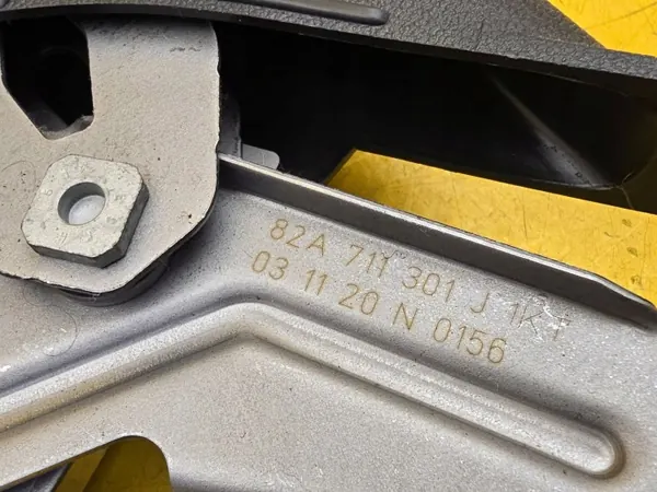 Audi Handbremshebel OEM 82A711301J - Gebraucht image 5