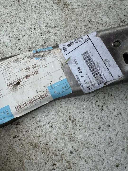 BMW X1 F39 F45 F46 F48 Acabamento Vertical Direito 51117498085 image 3