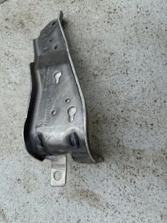 BMW X1 F39 F45 F46 F48 Acabamento Vertical Direito 51117498085 image 4