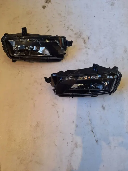 Farol de neblina Volkswagen OE 7C0 941 662 A image 2