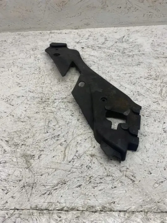 Mercedes-Benz C W204 rechte Scheinwerferabdeckung OEM A2048261424 image 2