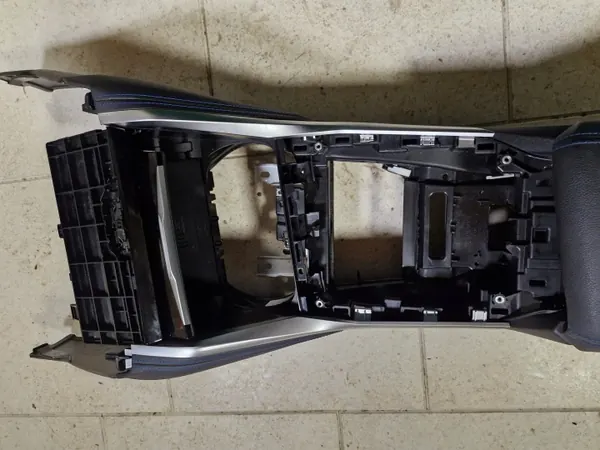Tunnel de repose-bras BMW G42 OEM 0000755 Couture bleue image 3