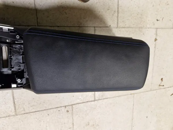 Tunnel de repose-bras BMW G42 OEM 0000755 Couture bleue image 4