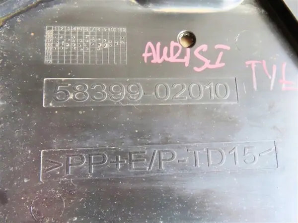 Taka-aluspeite OEM 58399-02010 Toyota Aurisille image 4