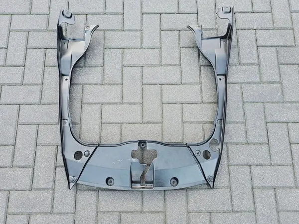 Maserati MC20 Frontgurtabdeckung OEM 670158293 image 2