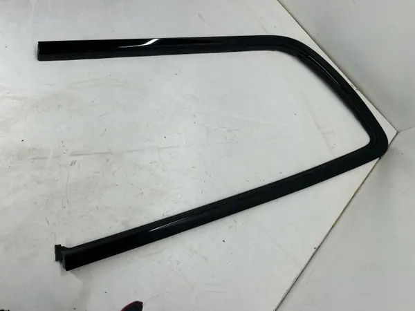 Joint de vitre latérale droit OEM 68497496AB Chrysler Pacifica image 2