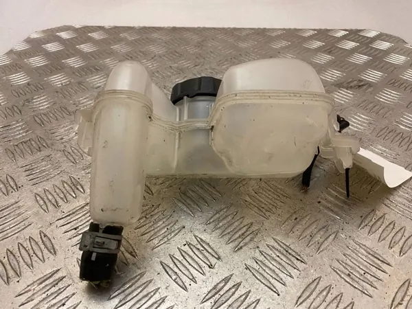 Volvo XC90 2019 Koelvloeistof expansievat OEM 31686041 image 5