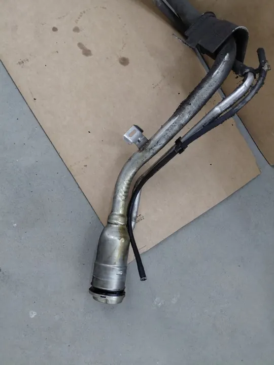 FORD FOCUS MK3 III 2.0 TDCI Fuel Filler Pipe image 2