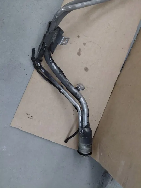 FORD FOCUS MK3 III 2.0 TDCI Fuel Filler Pipe image 5