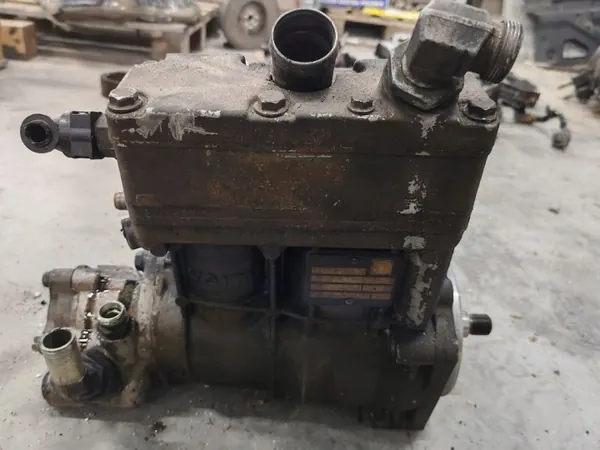 Begagnad luftkompressor OEM LP490 A0011309415 OM936 image 2