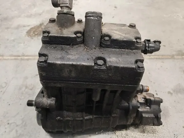 Begagnad luftkompressor OEM LP490 A0011309415 OM936 image 3