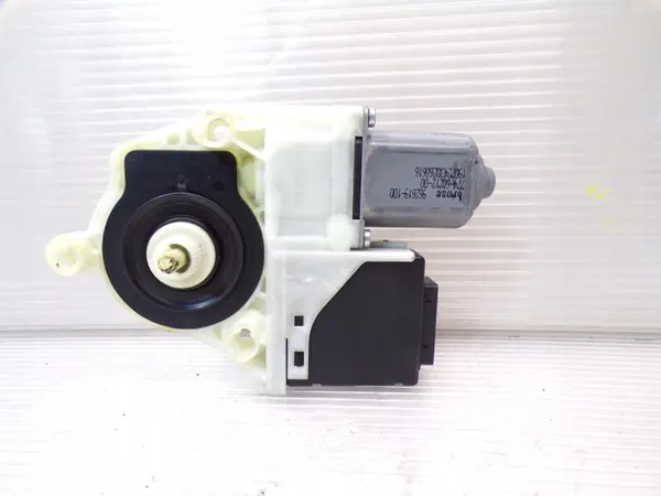 Motor de janela traseira esquerda OEM 3AA959703A - Usado image 3