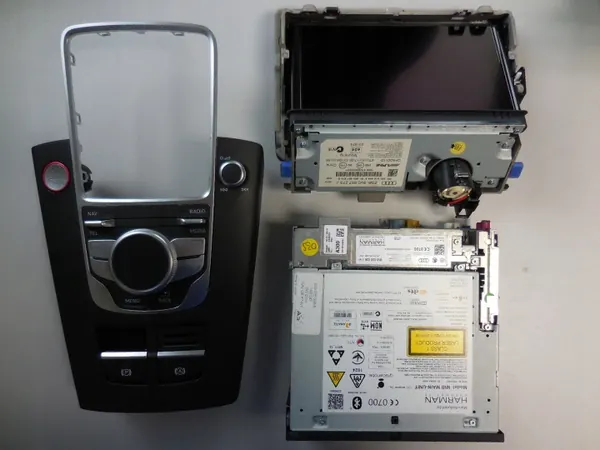 Sistema de navegación MMI Audi OEM 8V035036 image 2