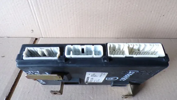 Volvo V40 I Komfortmodul OEM 30621304 image 4