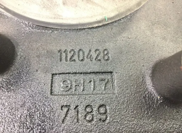 OEM 1120428 Volvo Cubierta Motor Delantera - Usado image 4