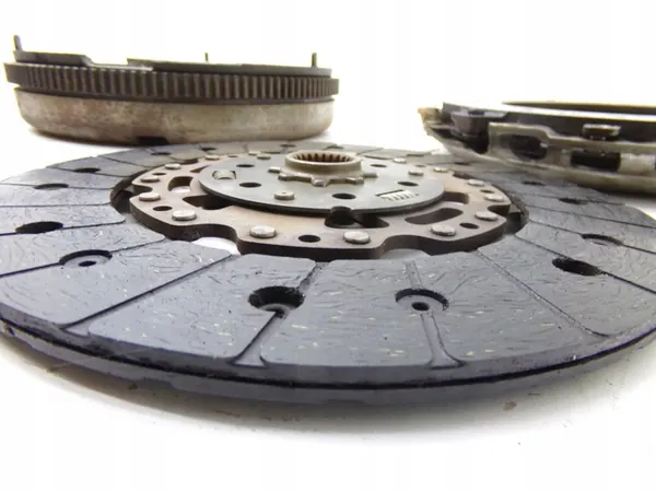 Kaksimassavauhtipyörä VW Caddy Golf Passat Touran 2.0 TDI image 5