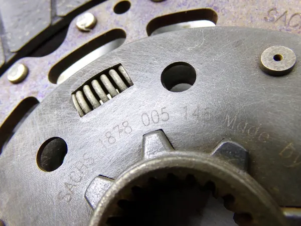 Kaksimassavauhtipyörä VW Caddy Golf Passat Touran 2.0 TDI image 8