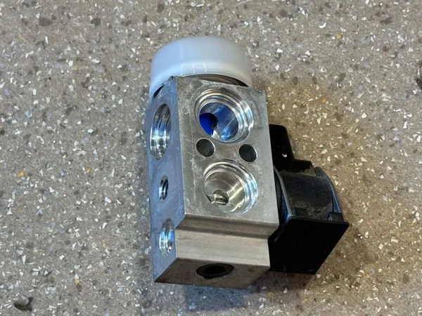 Hyundai Ioniq 5 AC-expansionsventil OEM DX1T1HNECA02 image 10