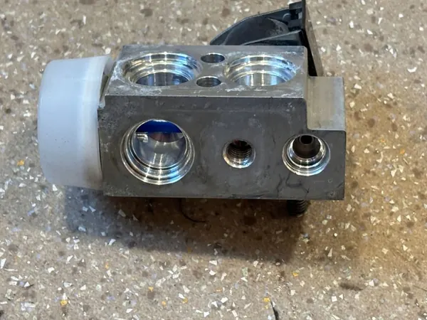 Hyundai Ioniq 5 AC-expansionsventil OEM DX1T1HNECA02 image 4