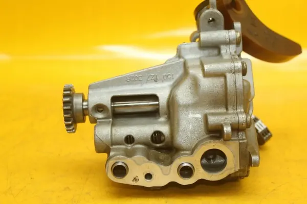 Bomba de óleo usada OEM 150127302R Renault Clio IV image 5