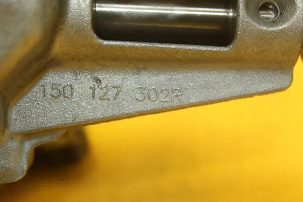 Bomba de óleo usada OEM 150127302R Renault Clio IV image 7