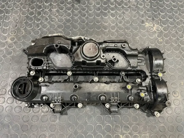 Mercedes A654 Venttiilikansi OEM A6540167100 image 2