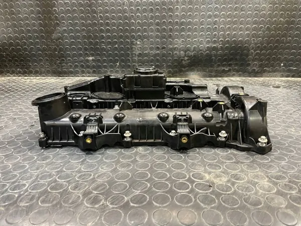 Mercedes A654 Venttiilikansi OEM A6540167100 image 3