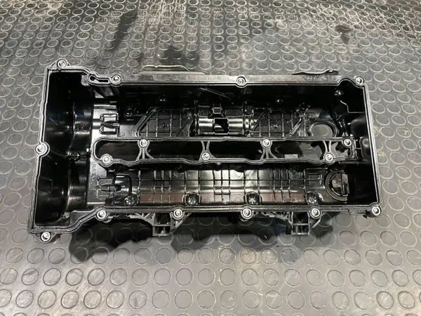 Mercedes A654 Venttiilikansi OEM A6540167100 image 6