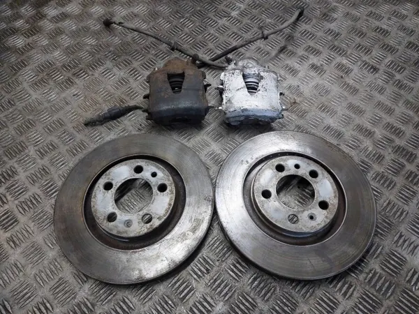 Etujarrujen sarja OEM TARCZE HAMULCOWE PRZÓD + KLOCKI + ZACISKI BORA I 2.0 8V GOLF IV LEON I image 2