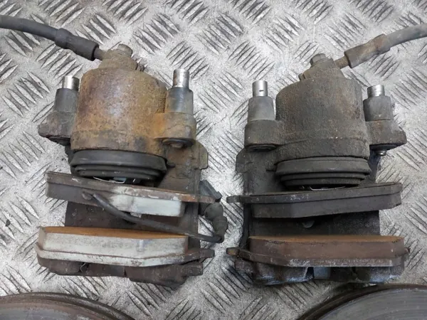 Etujarrujen sarja OEM TARCZE HAMULCOWE PRZÓD + KLOCKI + ZACISKI BORA I 2.0 8V GOLF IV LEON I image 3