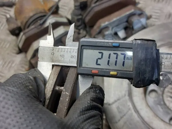 Etujarrujen sarja OEM TARCZE HAMULCOWE PRZÓD + KLOCKI + ZACISKI BORA I 2.0 8V GOLF IV LEON I image 5