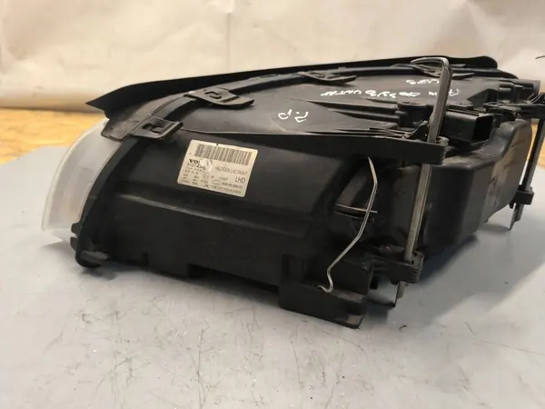 Oikea Etuvalaisin Volvo XC70 II image 9