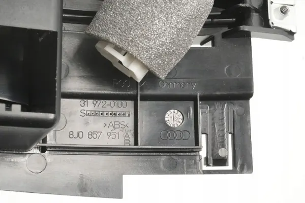 Cinzeiro Audi TT MK2 OEM 8J0857951A - Usado image 5