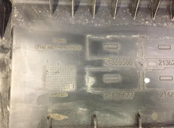 OEM 21426680 Volvo Accubakdeksel - Gebruikt image 3