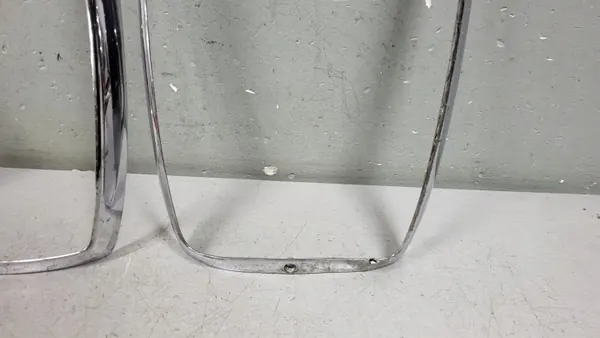 Ajovalokehys Etu Mercedes W115/W114 OEM 100710 image 6