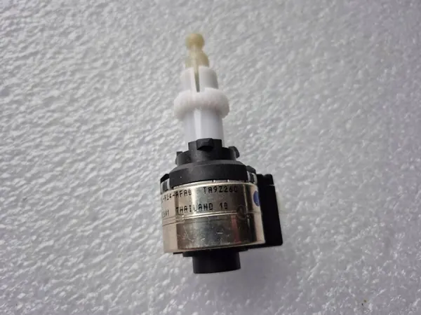 Motor farol esquerdo VW Arteon OEM 92002641 image 3
