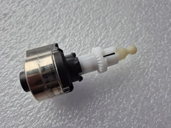 Motor farol esquerdo VW Arteon OEM 92002641 image 6