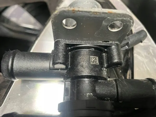 Electroválvula de bomba de agua OEM 31684222 para Volvo image 3