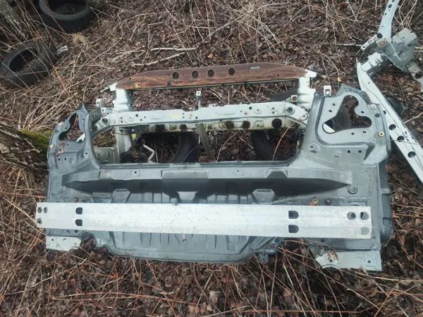 OEM pas tył aveensis t25 Takapuskurin vahvike Toyota image 2